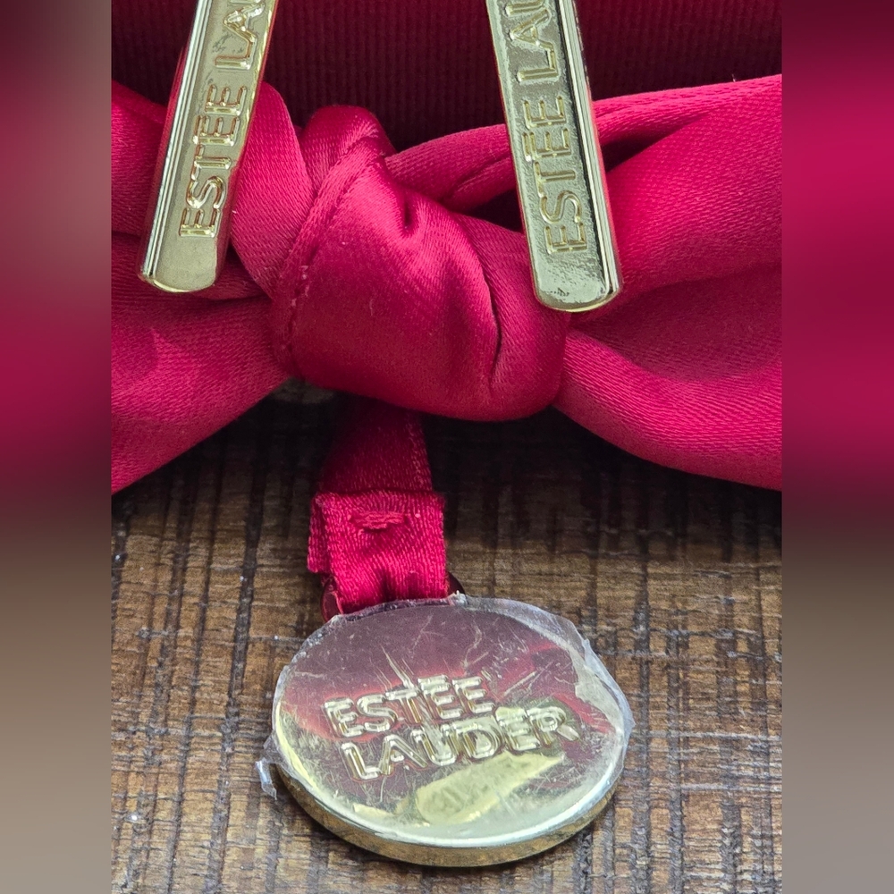 Estee Lauder Red Christmas Holiday 2021 Case Makeup Cosmetic Travel Bag Tote - Picture 6 of 11